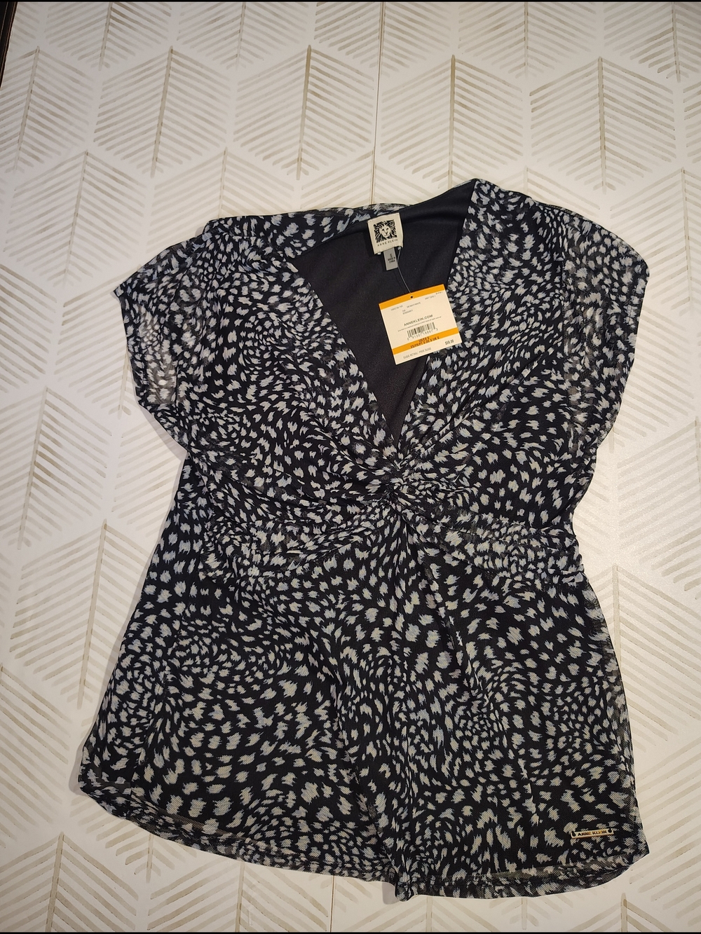 New With Tags Anne Klein Animal Print V Neck Mesh Top‎ Size Small